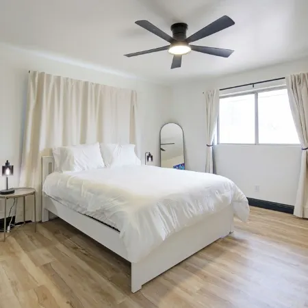 Perfect modern space to relax & play. Central & close to all attractions!