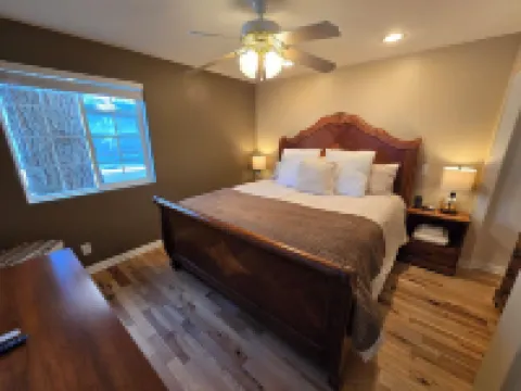 Snow Valley:10 Min. Easy Drive up/down. Clean! 1900 sf. Jacuzzi Tubs. Discounts!