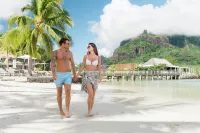 Cook's Bay Hotel & Suites - Sea View