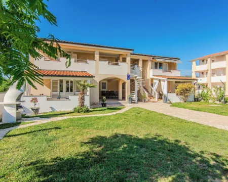Apartments Juracak Josip i Mira Hotels in Nin