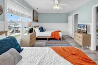 Huge Beach House: Pool & Arcade
