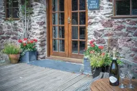 The Apple Store - 1 Bedroom Cottage - St Ishmaels Hotels in Saint Ishmael's