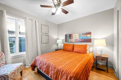 Charming 2-bedroom dog-friendly condo walking distance to Downtown Clarksville.