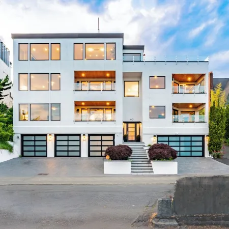 Queen Anne Executive Retreat, Skyline Views w/Private Gym, 7000 Sqft