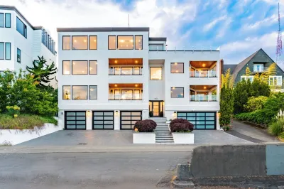 Queen Anne Executive Retreat, Skyline Views w/Private Gym, 7000 Sqft Hotel a 