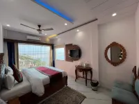 Hotel Shannti Inn with Ganges View - parking
