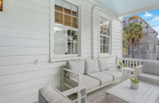 The Philip's Suite, newly renovated 3 Bed/3 EnSuite Bath, 1 Block to King