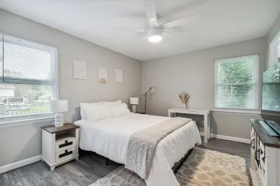 Stylish 3BD 2BA Rancher Near BWI, FT Meade, Live Casino, Baltimore! Hotels near Polo Ralph Lauren Factory Store