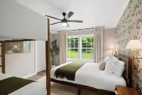 7min to NRG - Sauna, Hot tub, Firepit, Huge Deck