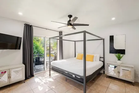 Modern Oakland Park Gem –Private Pool-Free Parking-Long Term Stays