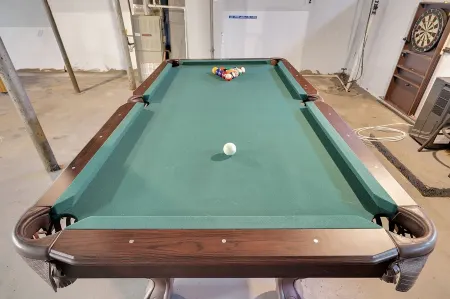 Stylish Jeffersonville Home - Mins from Louisville