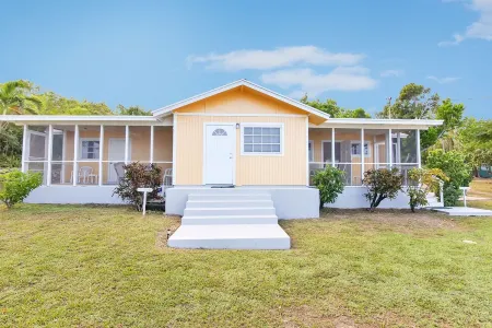 Ixora East - Beach access with great snorkeling spot