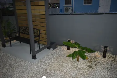 Beautiful Tranquil 1 Br Suite with Modern Interior Hotels in 