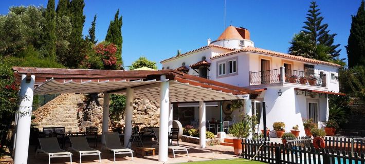 Family time, peace, great views and private swimming pool! Hotel di Setúbal Municipality