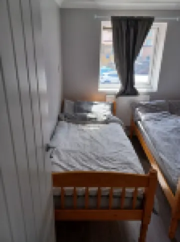 Bethel- a beautiful 1 bed house near Erith station. Bath,kitchen,lounge,privacy.