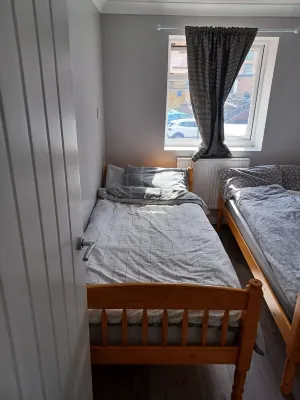 Bethel- a beautiful 1 bed house near Erith station. Bath,kitchen,lounge,privacy. Poundland附近的飯店