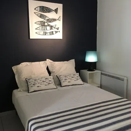 Superb modern studio in typical neighborhood Отели в г. Сет