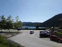 Gite les Granites with balcony overlooking the lake