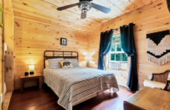Romantic Red River Gorge Cabin w/ Hot Tub, Pond Views & Dog Friendly