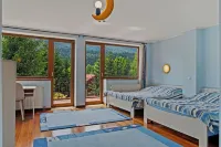 Wine Cellar Villa with Beautiful Garden in Sinaia - Busteni Hotels in 