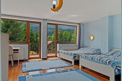 Wine Cellar Villa with Beautiful Garden in Sinaia - Busteni Отели в г. 