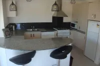 Skyline Apartments Raglan (Lower Apartment) Hotels in Raglan