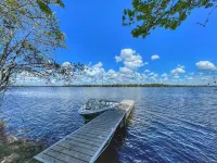 Cheerful Waterfront Cottage