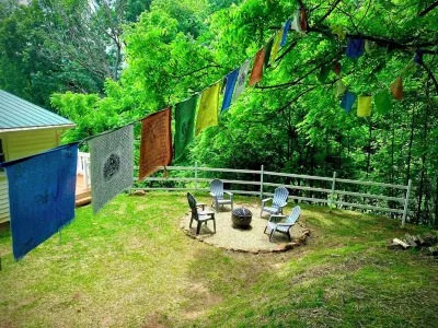 Whisper Of Himalaya Отели рядом с достопримечательностью «Santa's Land Fun Park & Zoo»