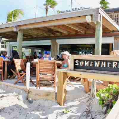 Amazing Oceanfront-Grace Bay Beachsleeps 4 Ppl. Dining/Meeting Rooms