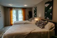 Jungle Escape - 4 BR - NEW & Modern - Wine - Backyard 더 랜치 오픈 스페이스 주변 호텔