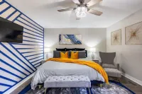 The Blissful Hideaway w/ large backyard, jacuzzi and two connecting decks