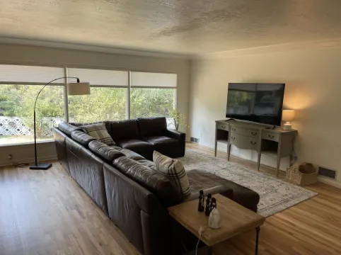 Cozy Home Across From Holt Arena and ISU Campus!