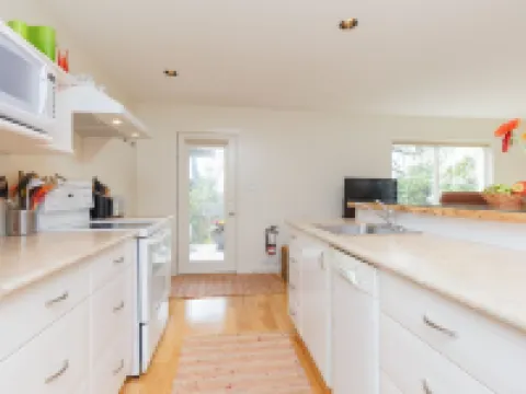 Victoria, ~BC~ - Fully Furnished-Self Contained Garden Suite サーニッチのホテル