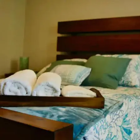 Charming studio in fabulous Luquillo with AC, WiFi close to the Beach