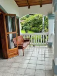 Lakefront 3 bed 3 bath townhouse with tennis court, pickleball court and pool Hotels in Arenal