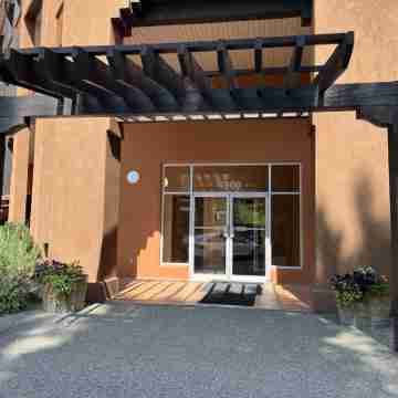 Large Lakefront 3 Bed Condo With Gorgeous Osoyoos Lake and Mountain Views Hotel Exterior