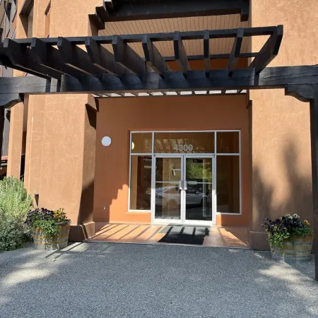 Large Lakefront 3 Bed Condo With Gorgeous Osoyoos Lake and Mountain Views