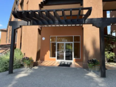 Large Lakefront 3 Bed Condo With Gorgeous Osoyoos Lake and Mountain Views