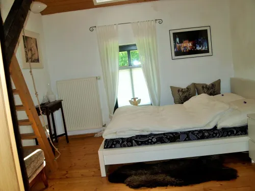 Old forester's house in the nature park, surrounding area of Berlin, own terrace, sauna, WiFi