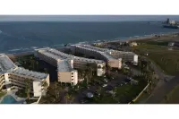 Clean beach style condo on the beach!!!