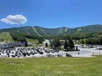 Skyeship House Condo with Hot Tub! - 1 Minute from Gondola - Sleeps 12 Easily