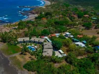 3 BDR Beach House with Pool, sleeps 8 Hotels in Junquillal