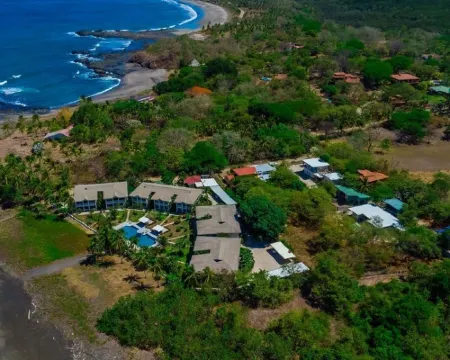 3 BDR Beach House with Pool, sleeps 8 Hotels in Junquillal