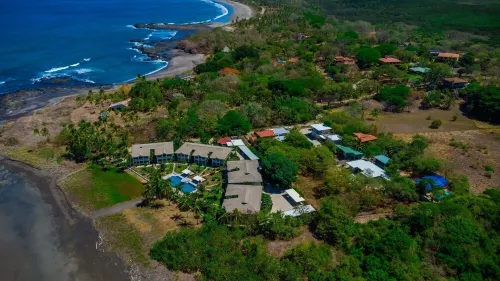 3 BDR Beach House with Pool, sleeps 8