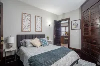 *Great Prices*New*6 Bed*2.5 Bath*Next to UD*Sleeps 1 Kid Friendly*Patio