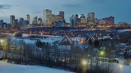 Centrally located & Stylish 2Bedroom River Valley Suite Отели рядом с достопримечательностью «Art Gallery of Alberta»