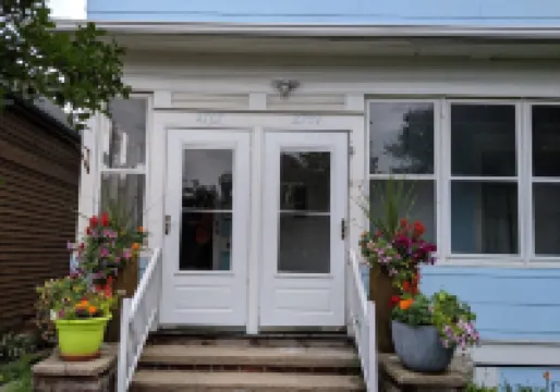 Trendy Uptown, just steps away for numerous culinary and entertainment options.