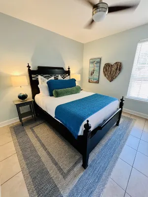 Bayside Cottage 4 miles to Destin, Shopping & Beaches, minutes to Elgin AFB