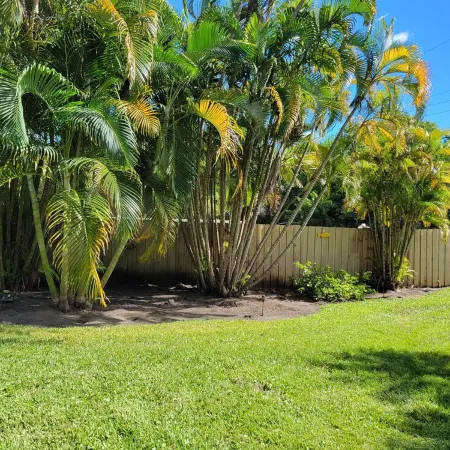 VeroHouse: 3BR 2BA, pet friendly, beautiful fenced back yard, quiet neighborhood