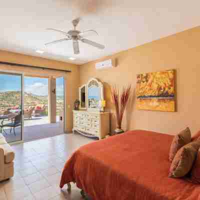 *Spectacular Ocean Views* Walk to Beach - Secure Gated Community - Sleeps 12 Rooms